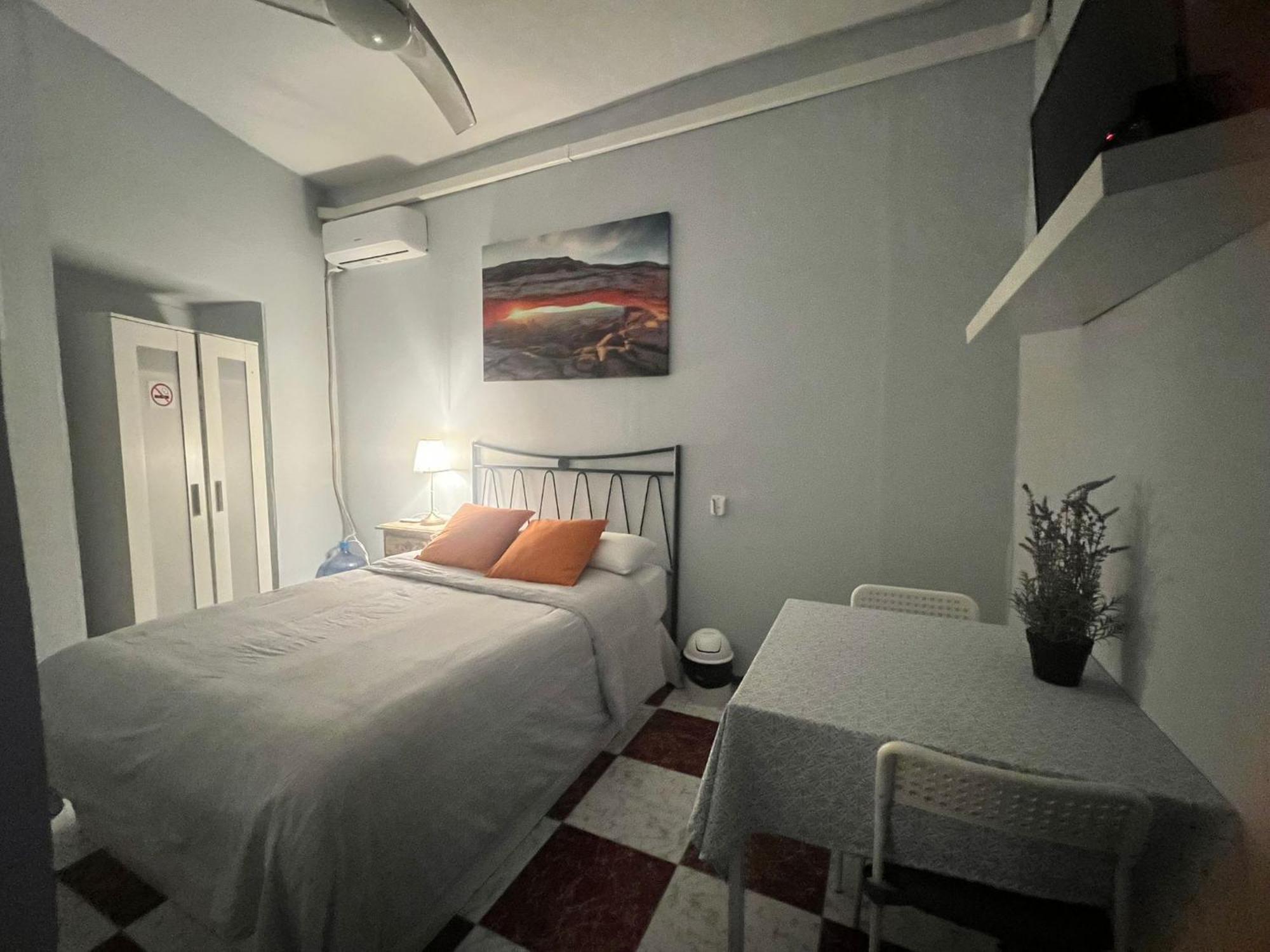 Santa Isabel Low Cost Rooms In Private House Sewilla Zewnętrze zdjęcie